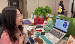 售楼同事吃瓜,揭秘房产销售背后的秘密